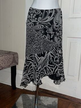 Hannah Black and White High-Low Patterned Skirt